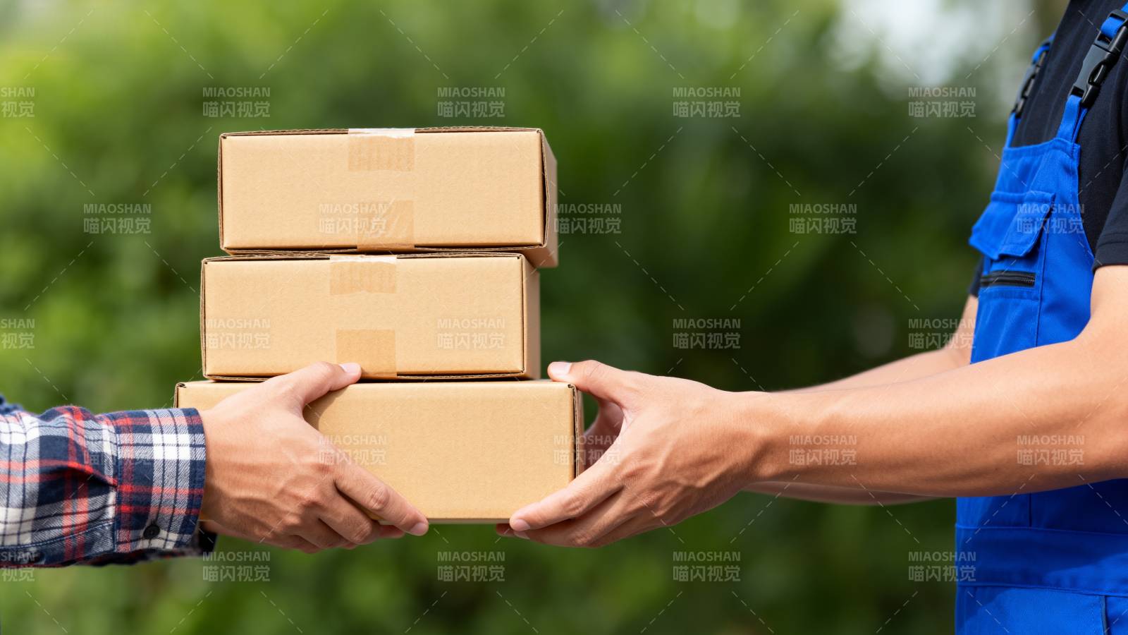 快递交接瞬间图片