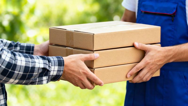 快递交接瞬间图片