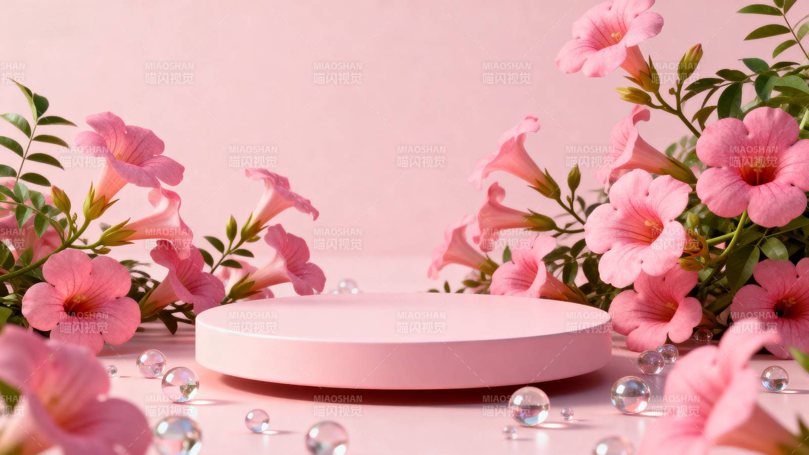 粉色花丛中的圆台图片