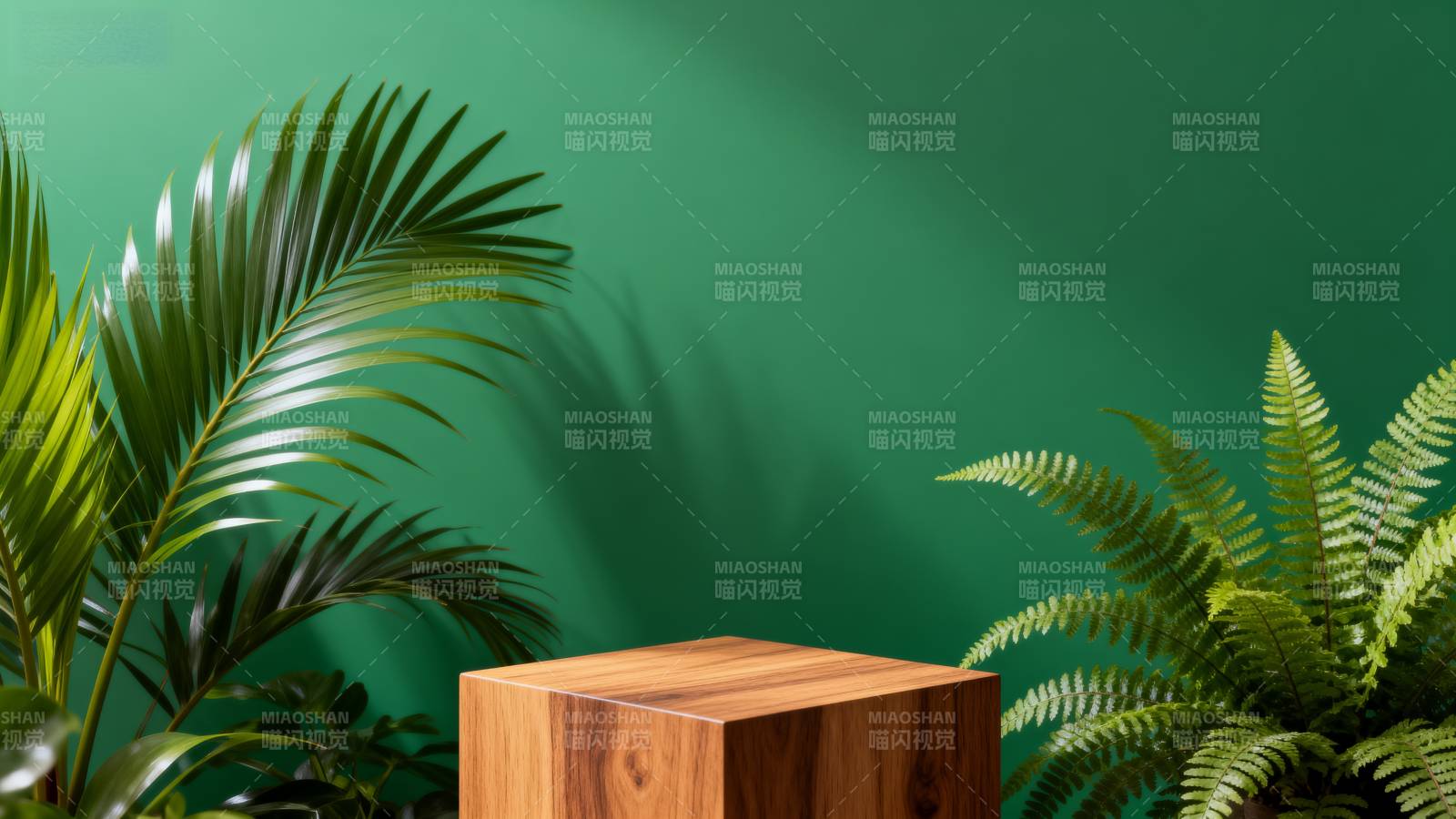 绿植环绕木台图片