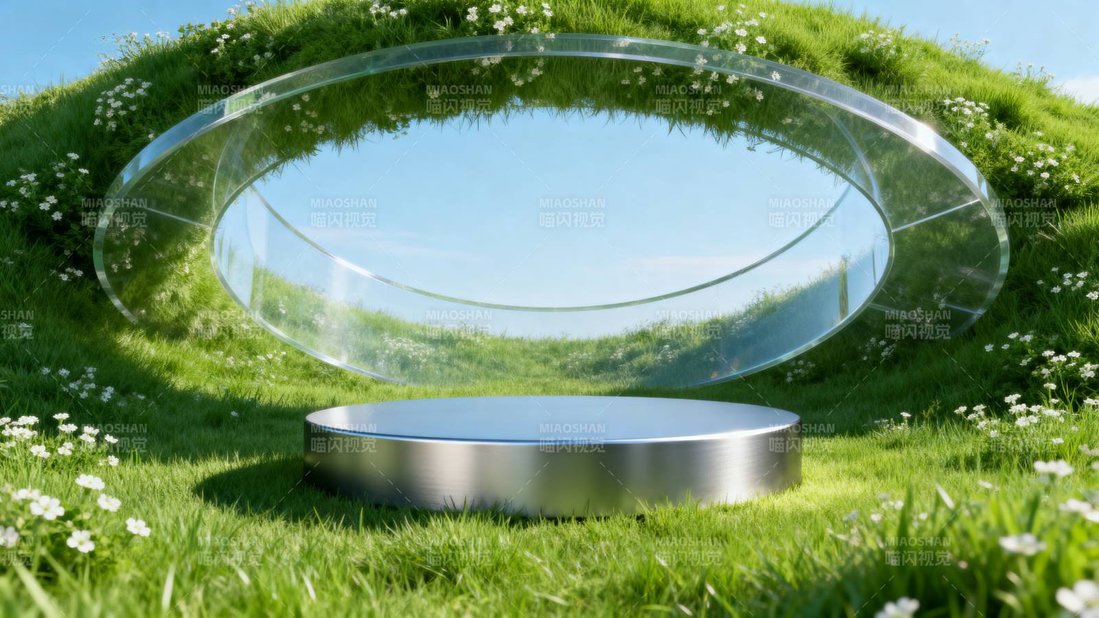 绿野中的透明穹顶图片