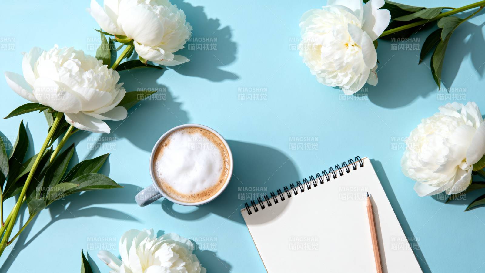 花香咖啡静物图片