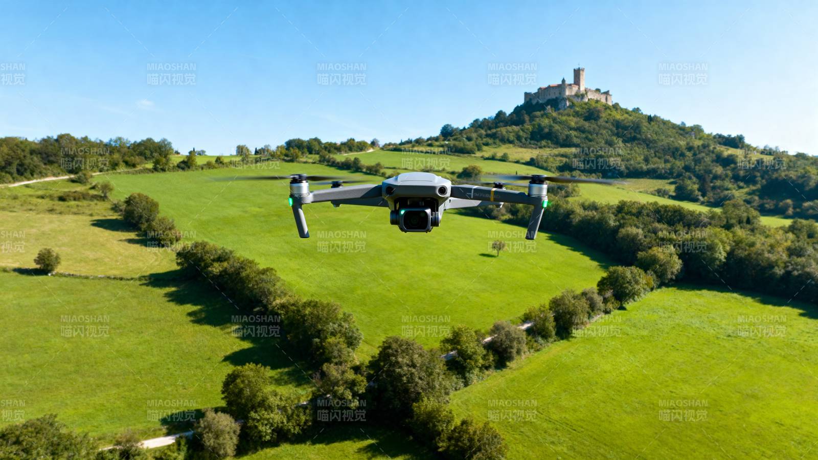 无人机飞越绿野城堡图片