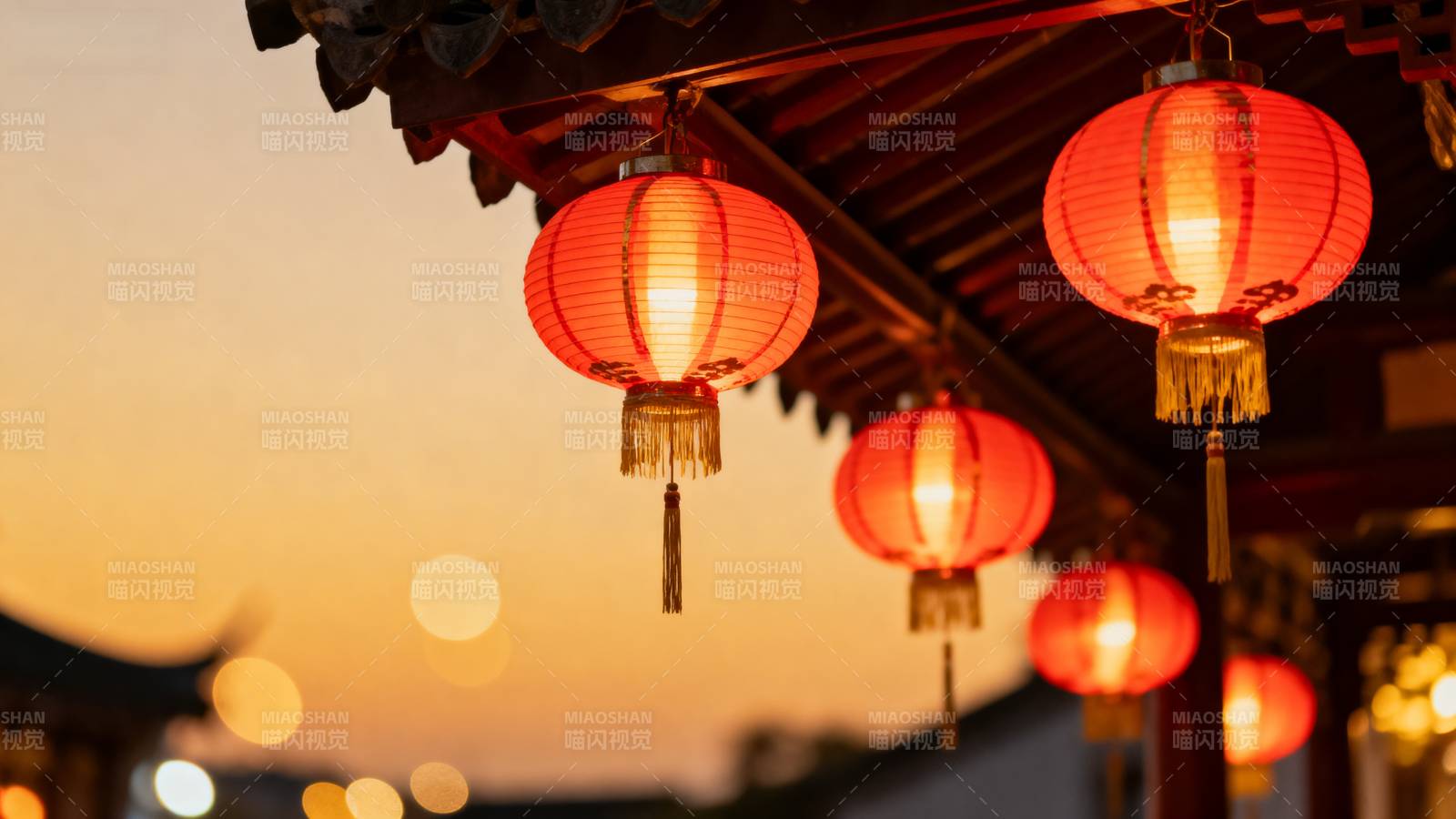 红灯笼映黄昏图片