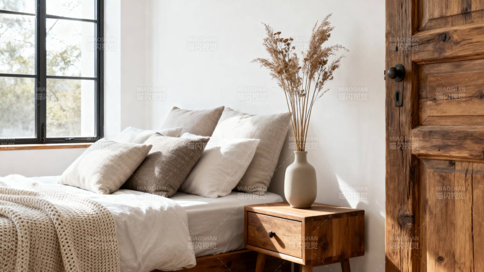 温馨卧室一角图片