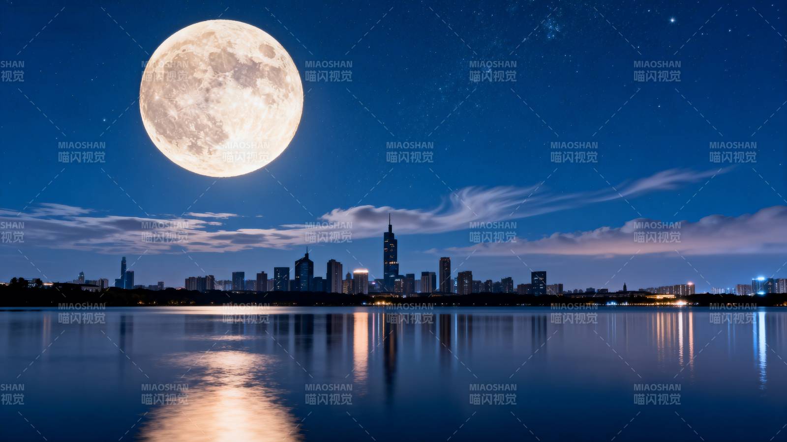 月照城市夜景图片