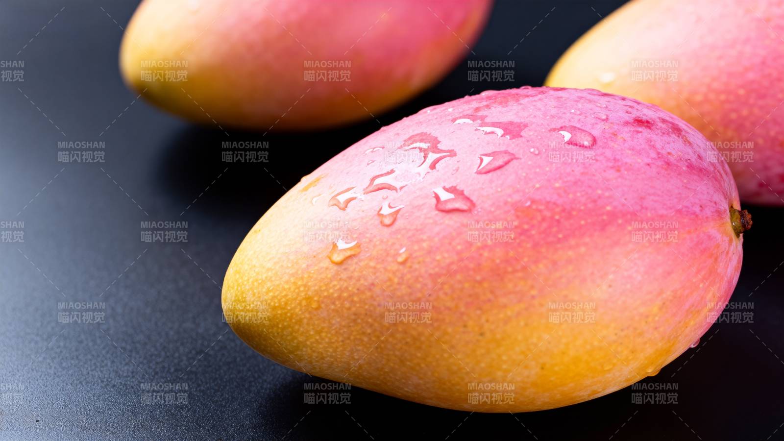 水珠芒果特写图片