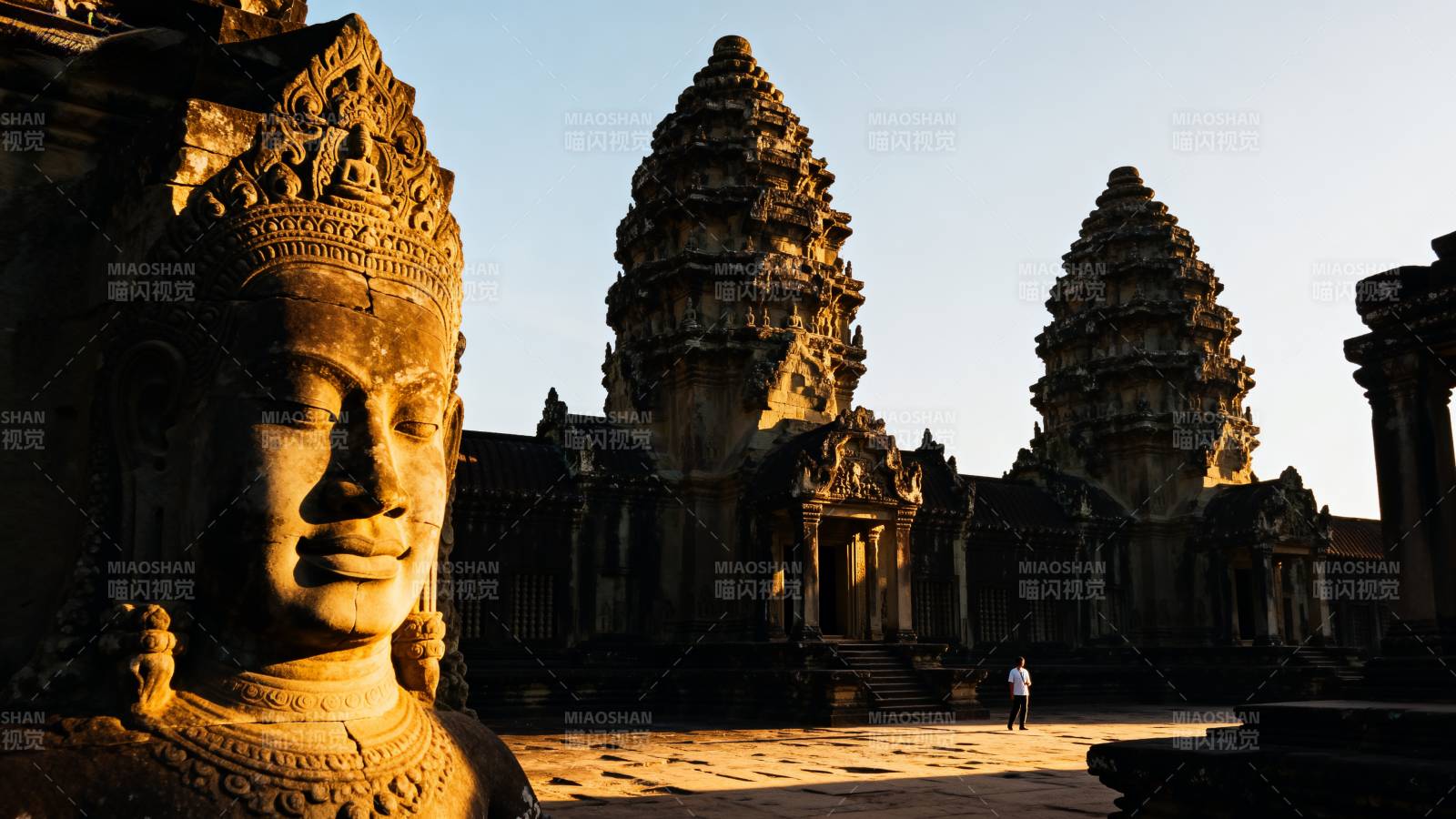 吴哥窟晨曦静谧图片