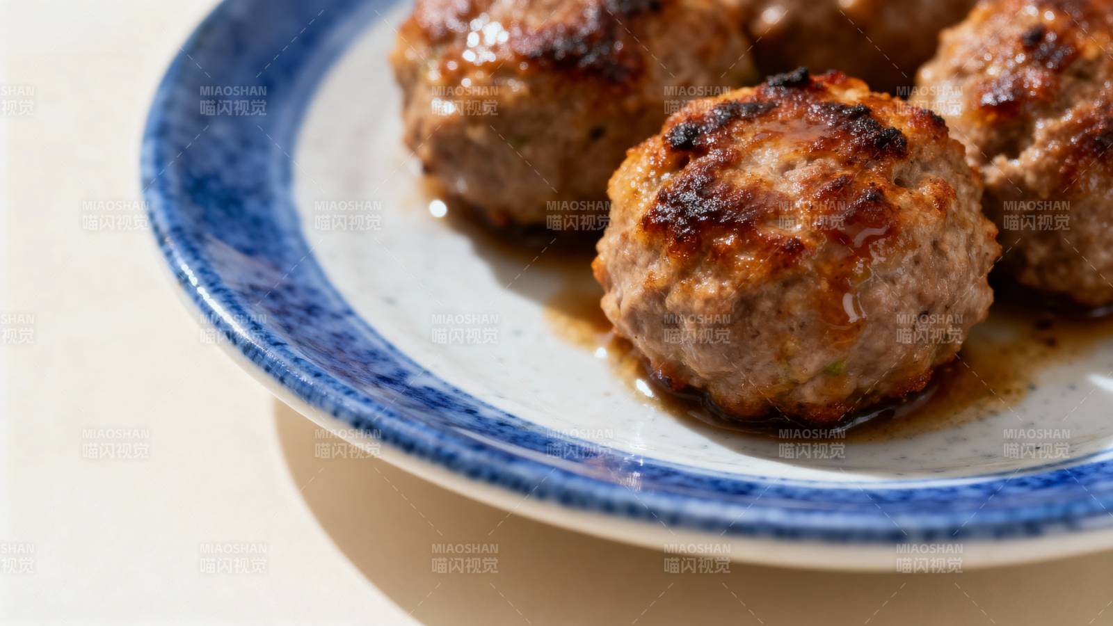 金黄香煎肉丸图片