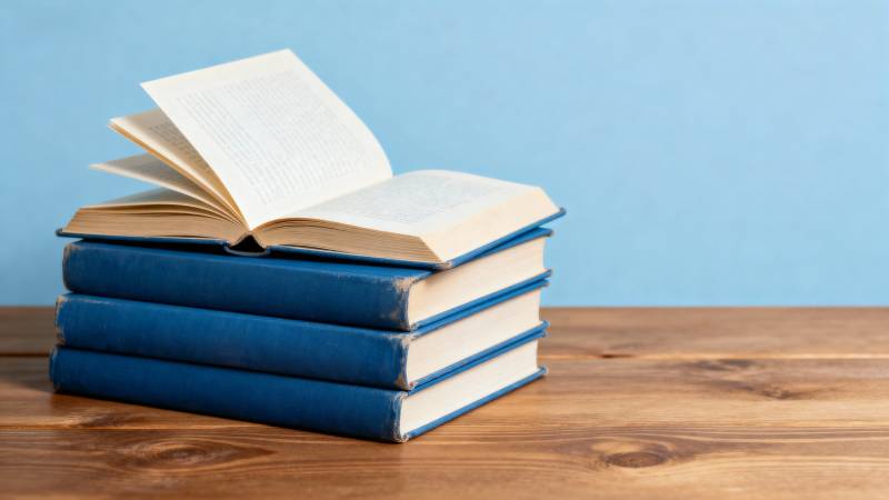 书堆上的阅读时光图片