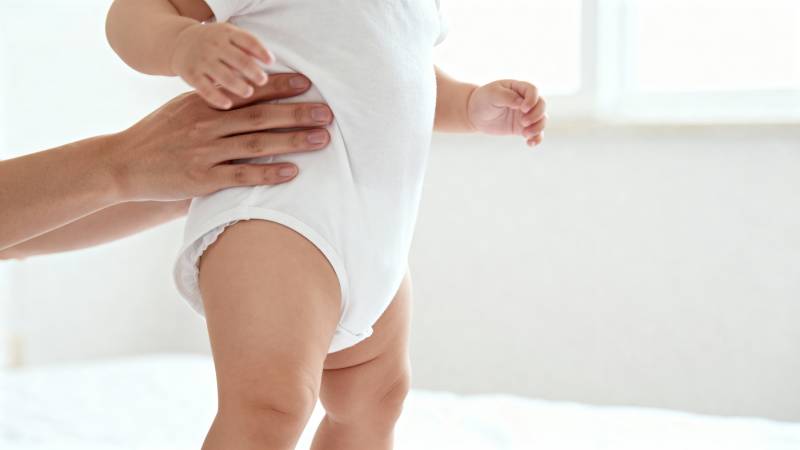 宝宝学步瞬间图片