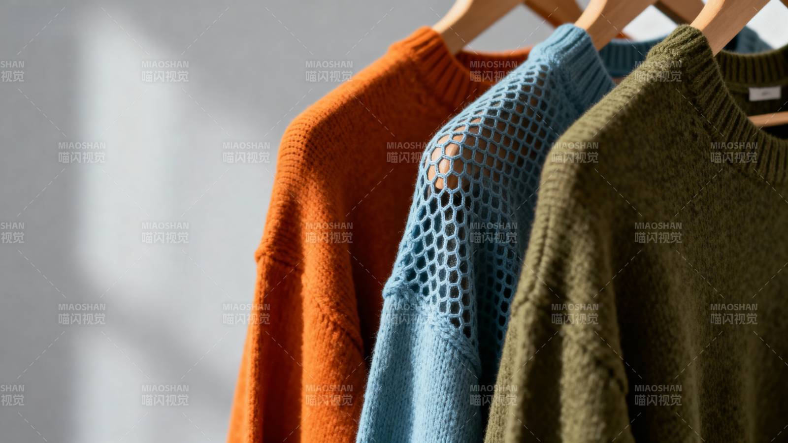 三色毛衣挂架展示图片