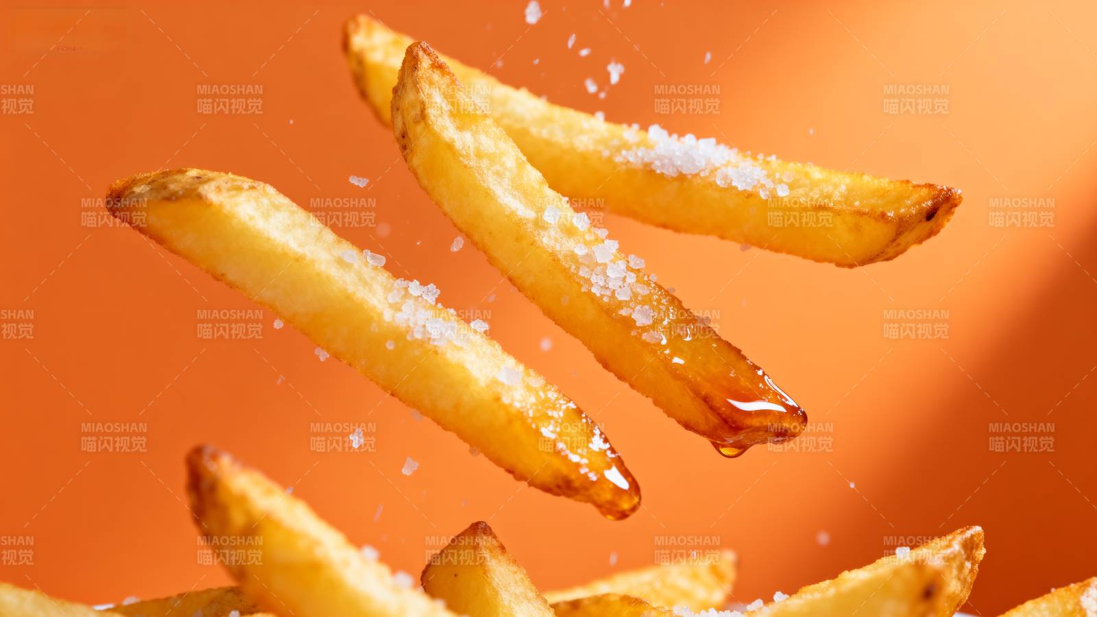 金黄薯条飞舞图片