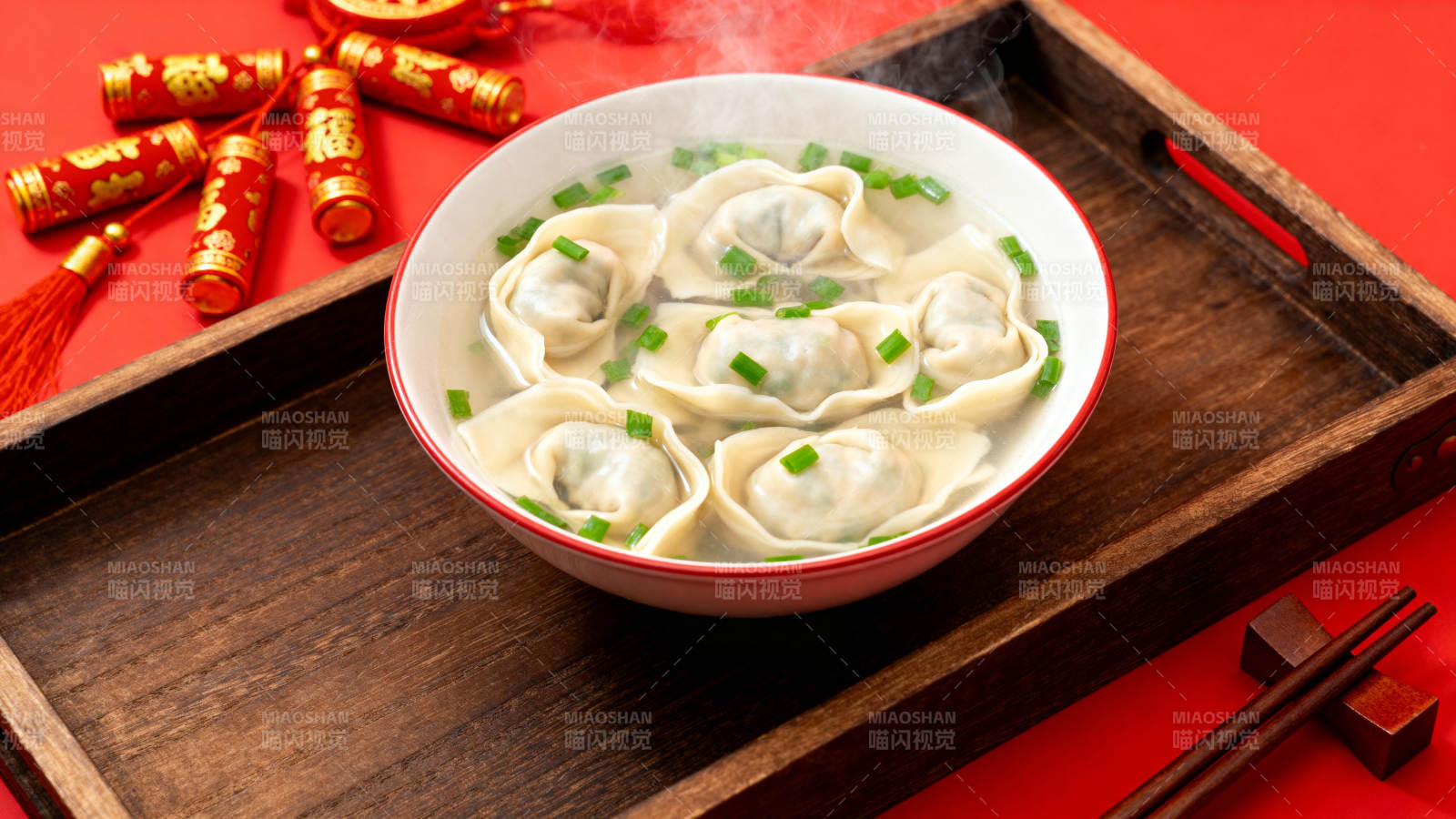 热腾腾的饺子宴图片