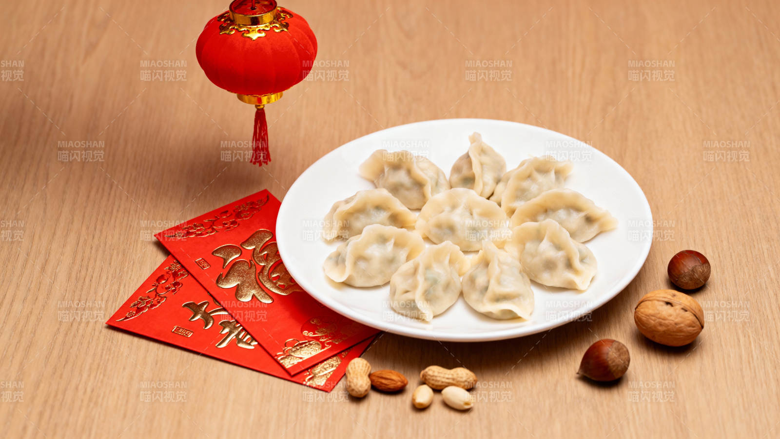 春节饺子与红包图片