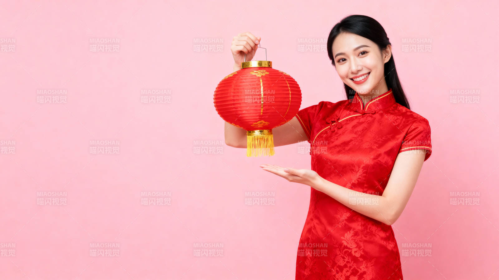 红衣女子持灯笼图片