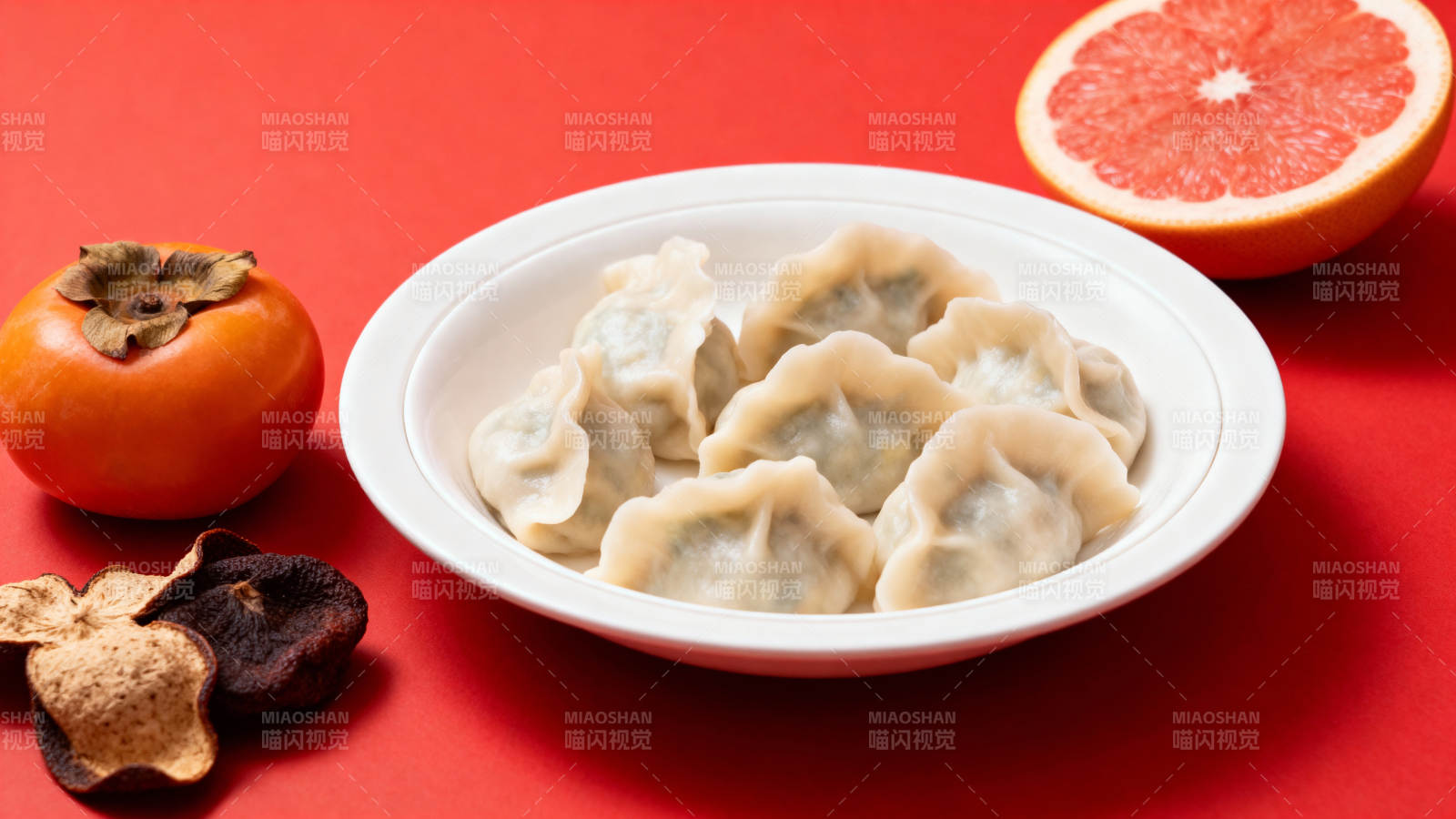 饺子配柿子与柚子图片