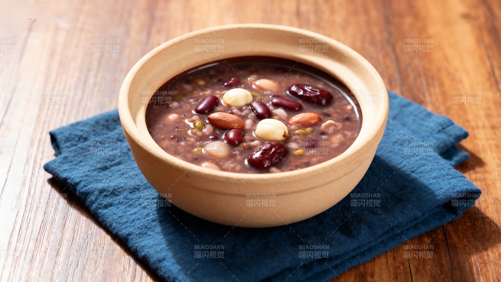 红豆汤配坚果图片