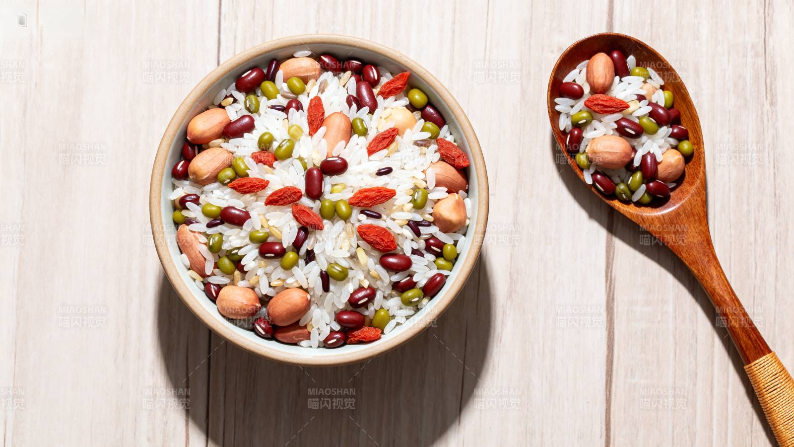 五谷杂粮饭图片