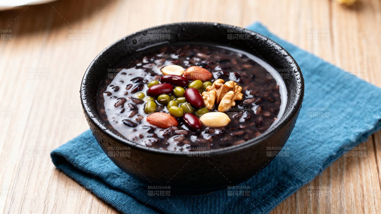 黑米粥配坚果图片