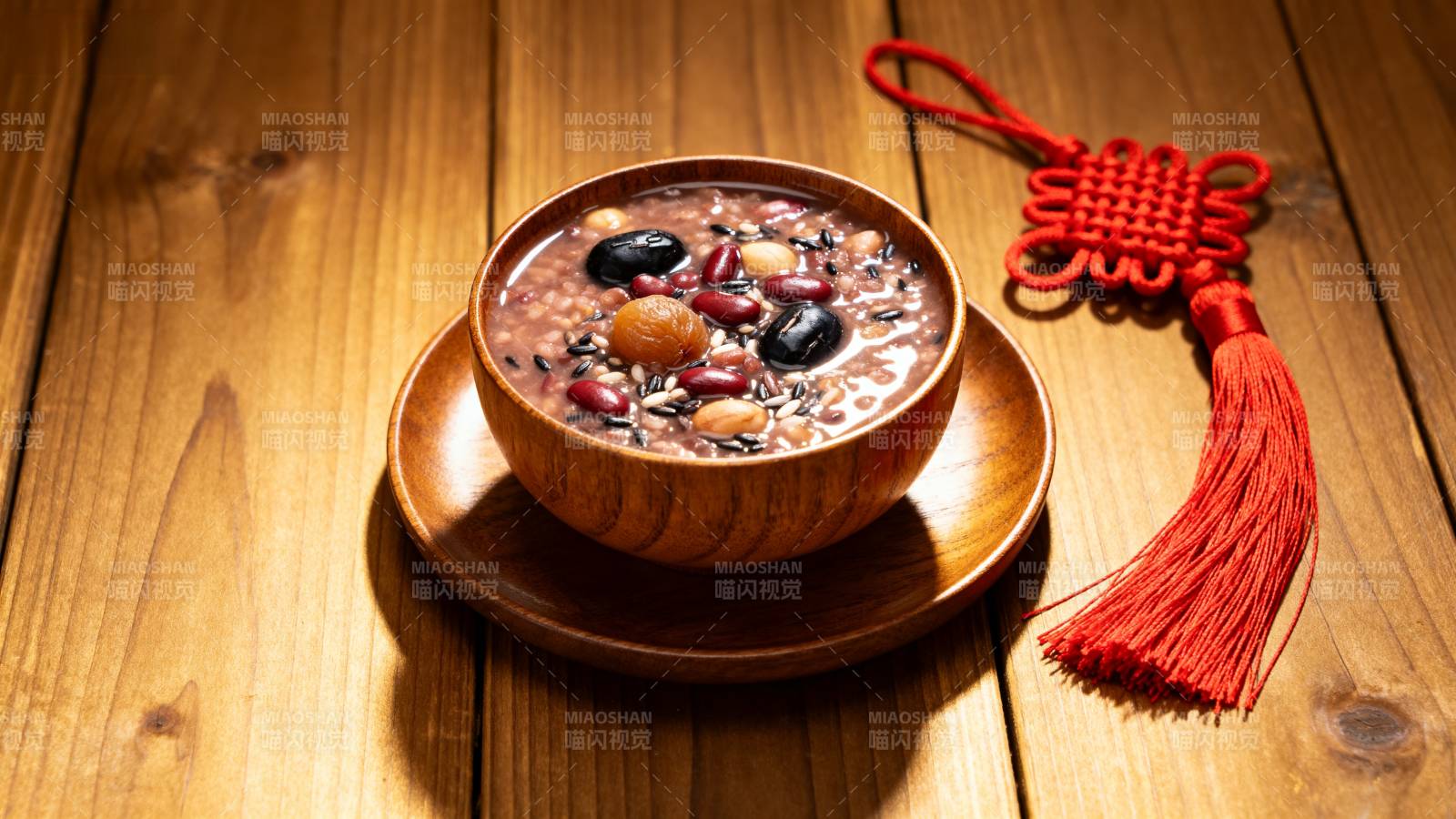 腊八粥配红绳结图片