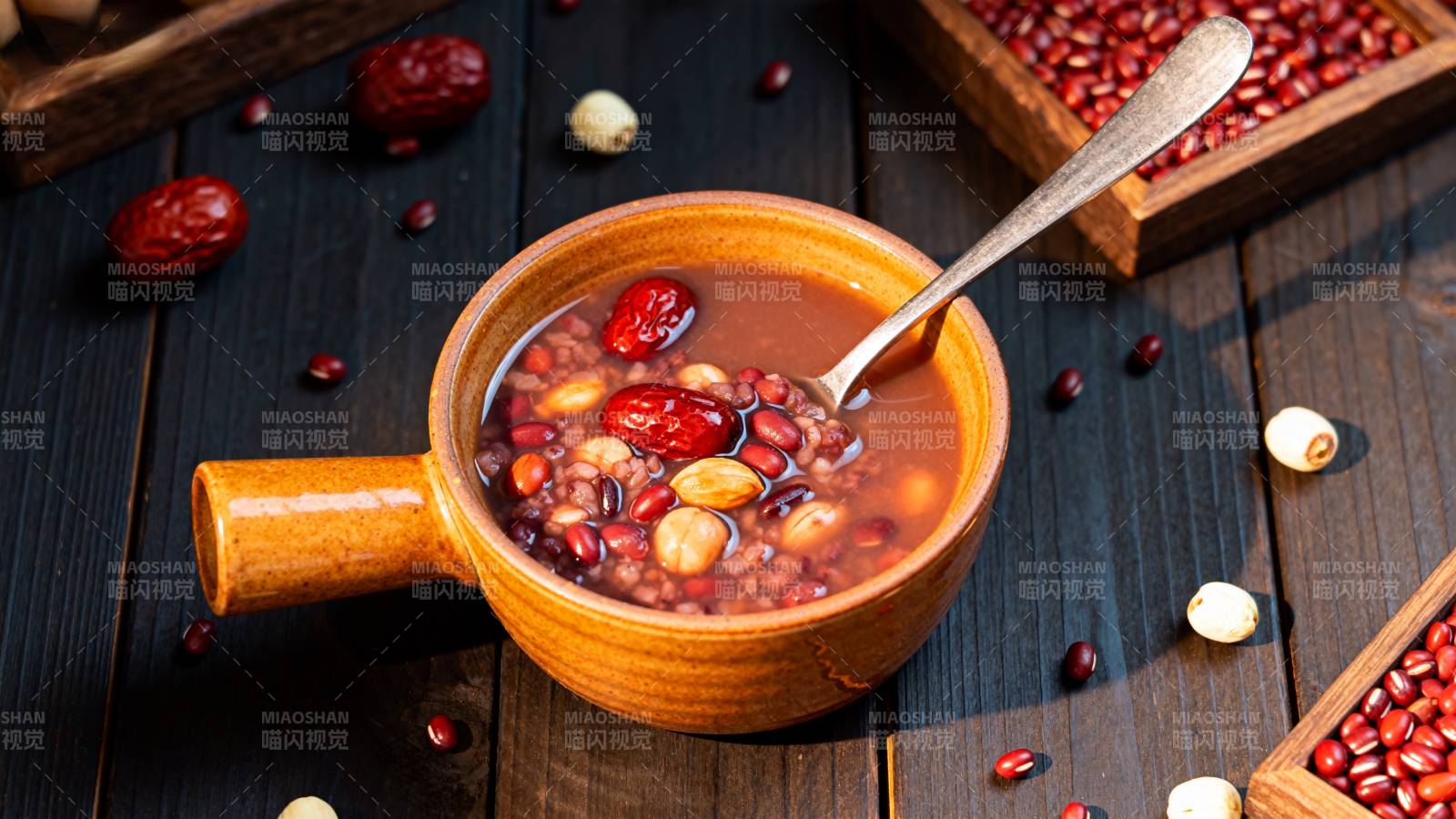 红豆汤配红枣莲子图片