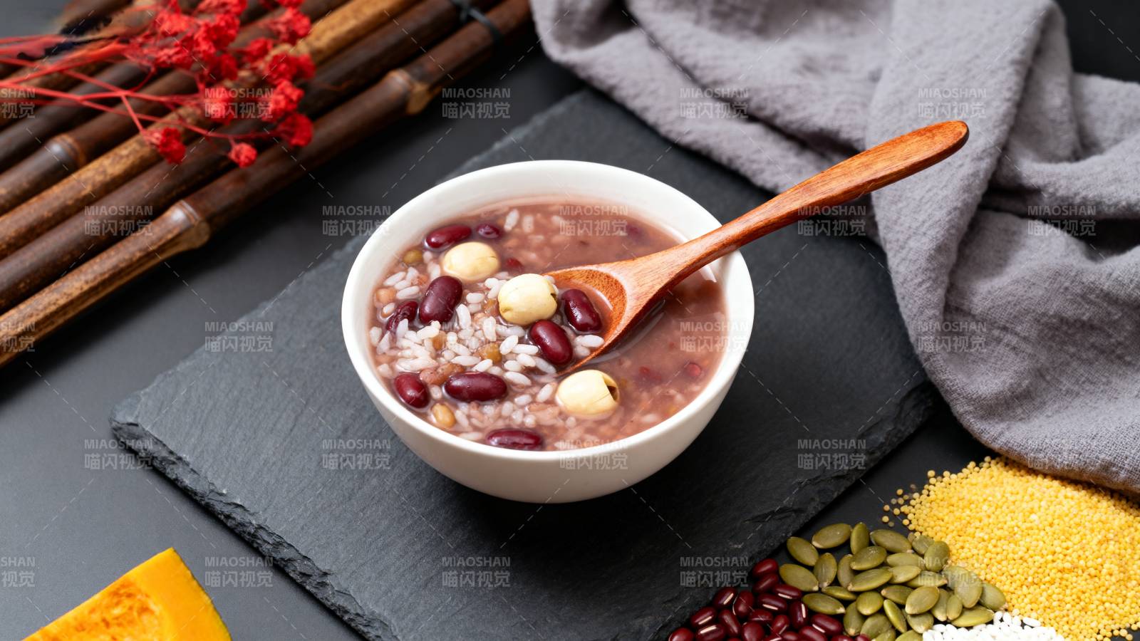 红豆粥配坚果图片