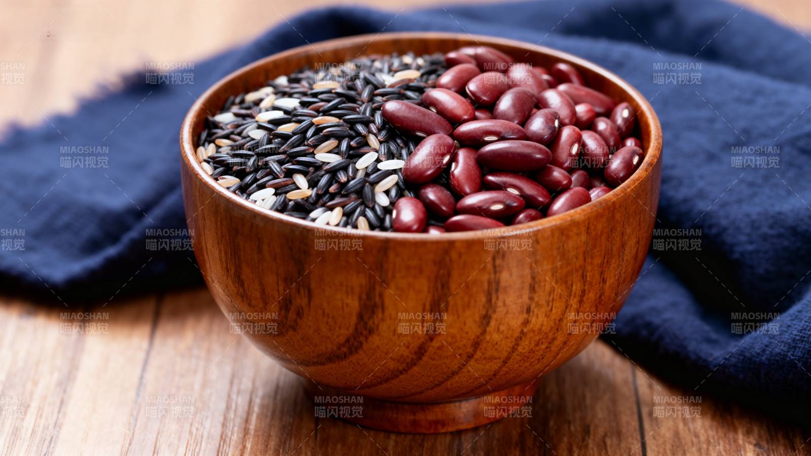 红豆黑米碗图片