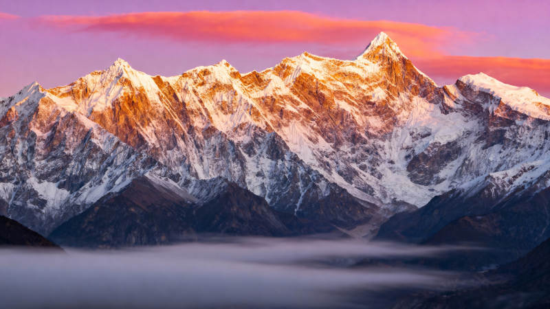 雪山日出美景图片