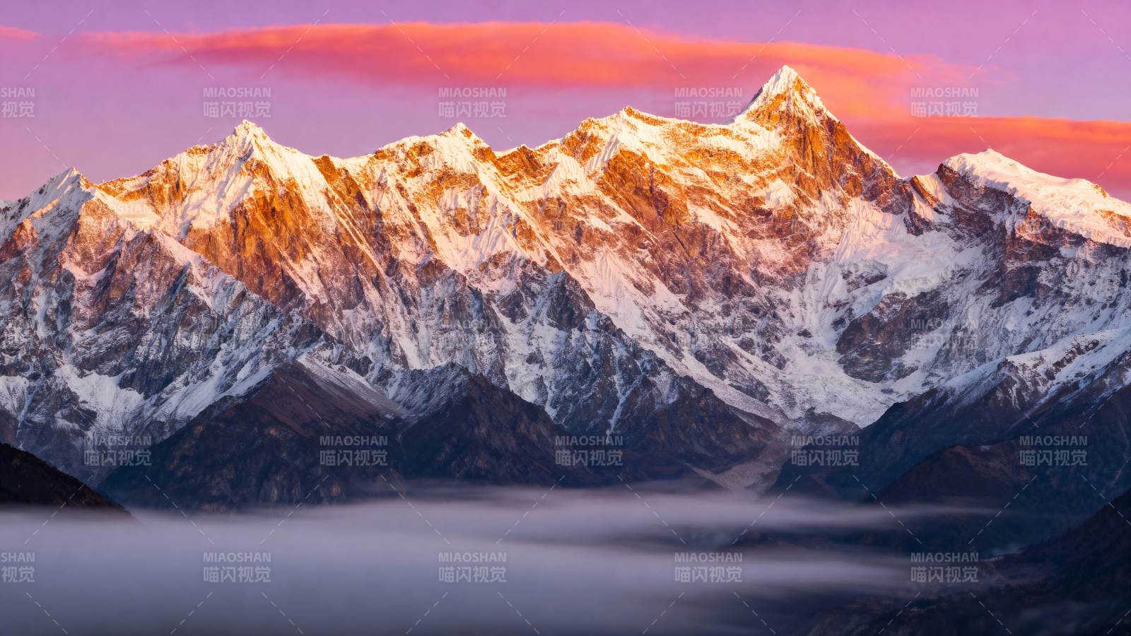 雪山日出美景图片