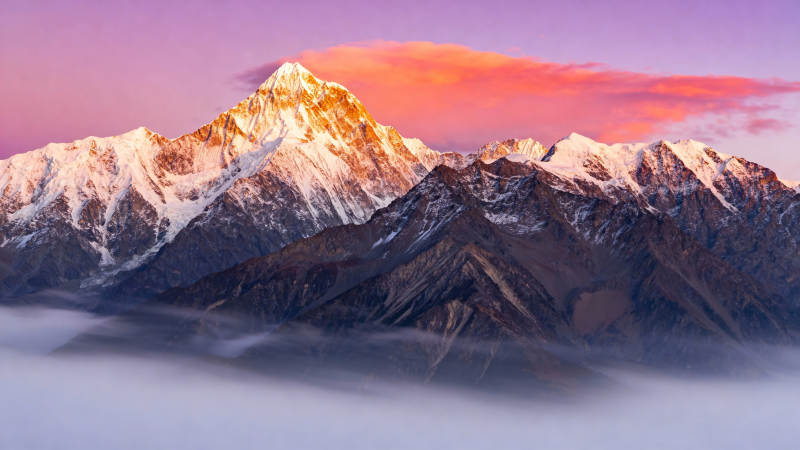 雪山日出美景图片