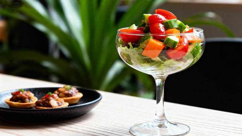 色彩缤纷沙拉杯图片