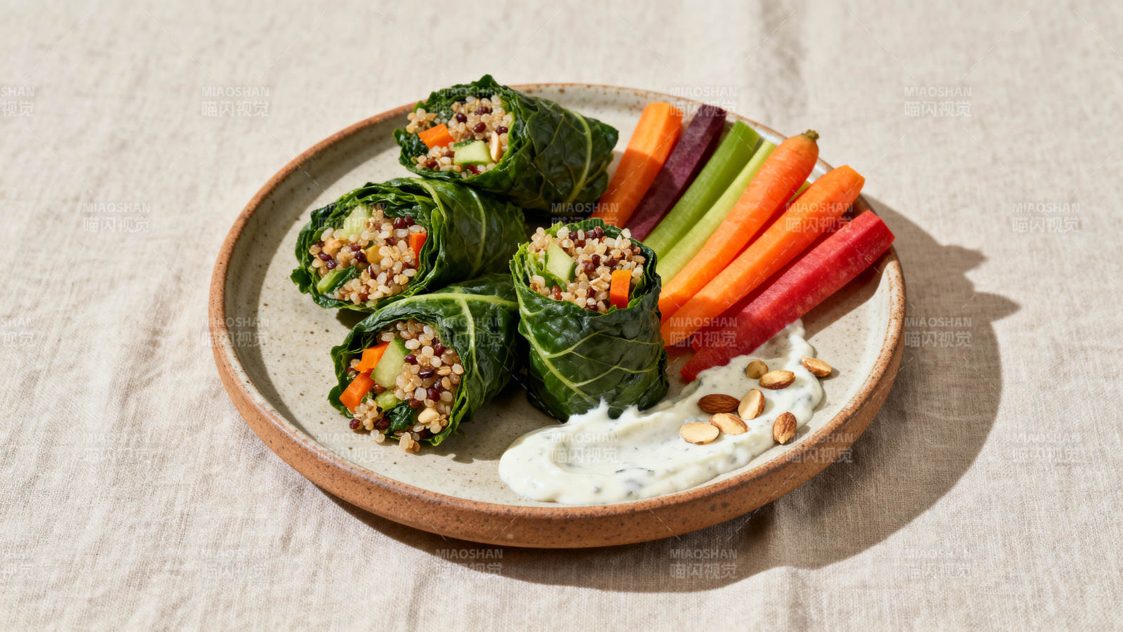 蔬菜卷配胡萝卜条图片