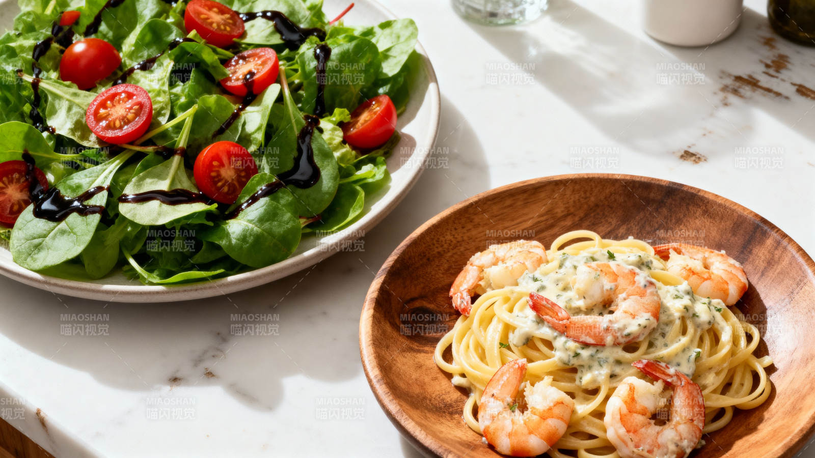 意面配虾仁沙拉图片