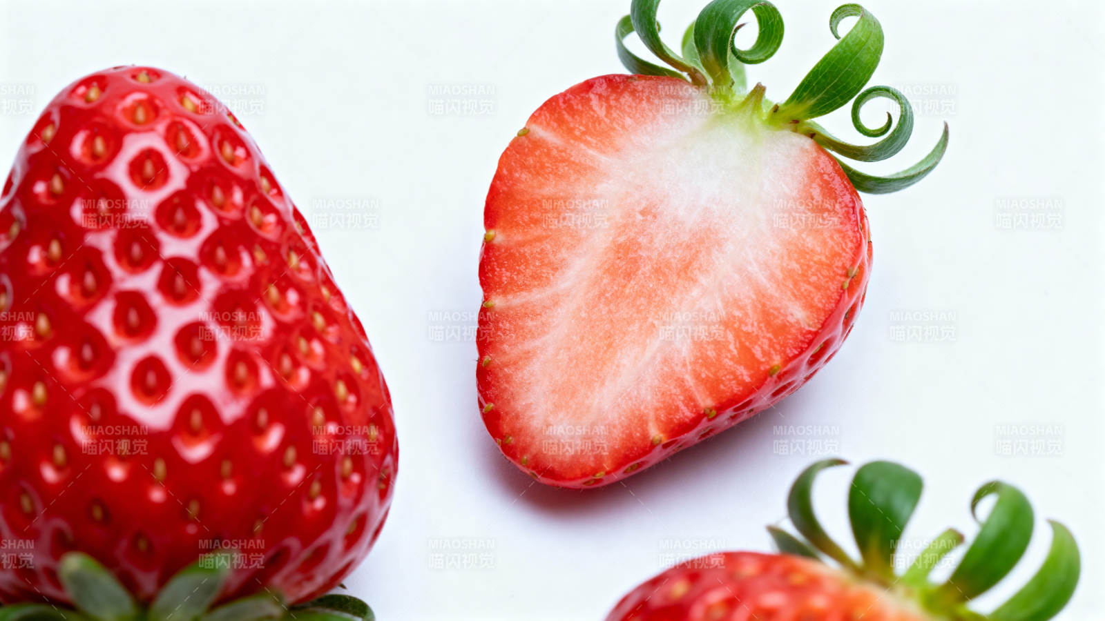 新鲜草莓特写图片