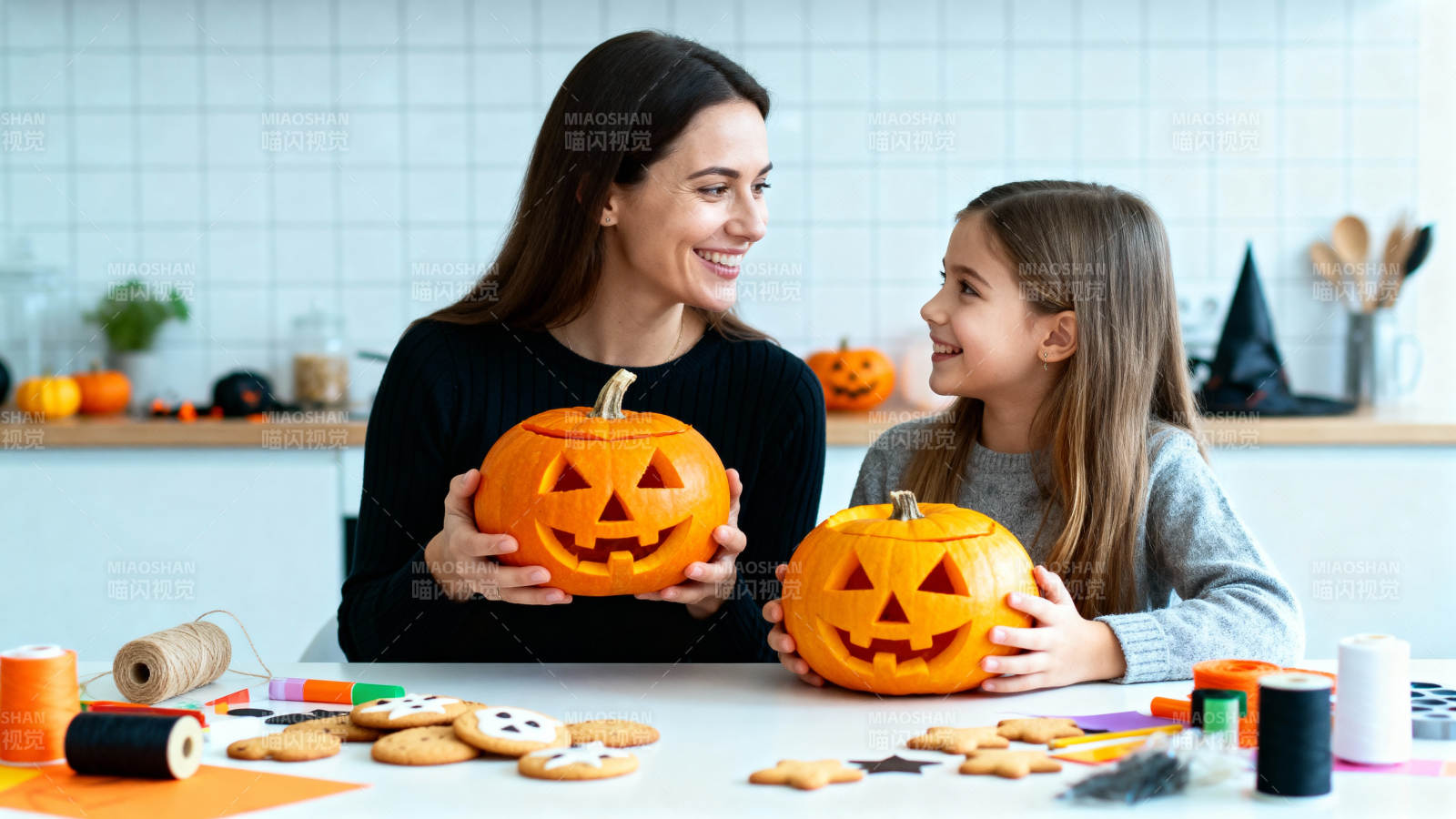 母女共庆万圣节图片