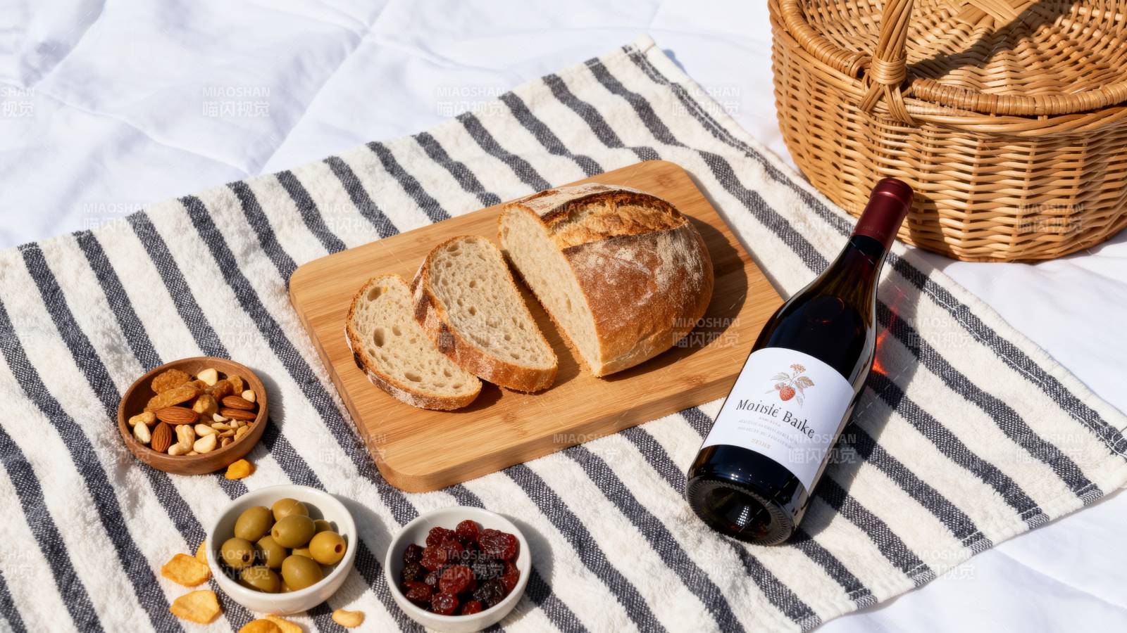 野餐美食与红酒图片