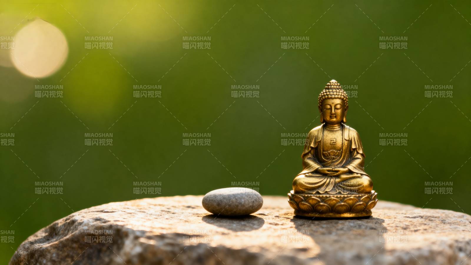 佛像静坐石上图片