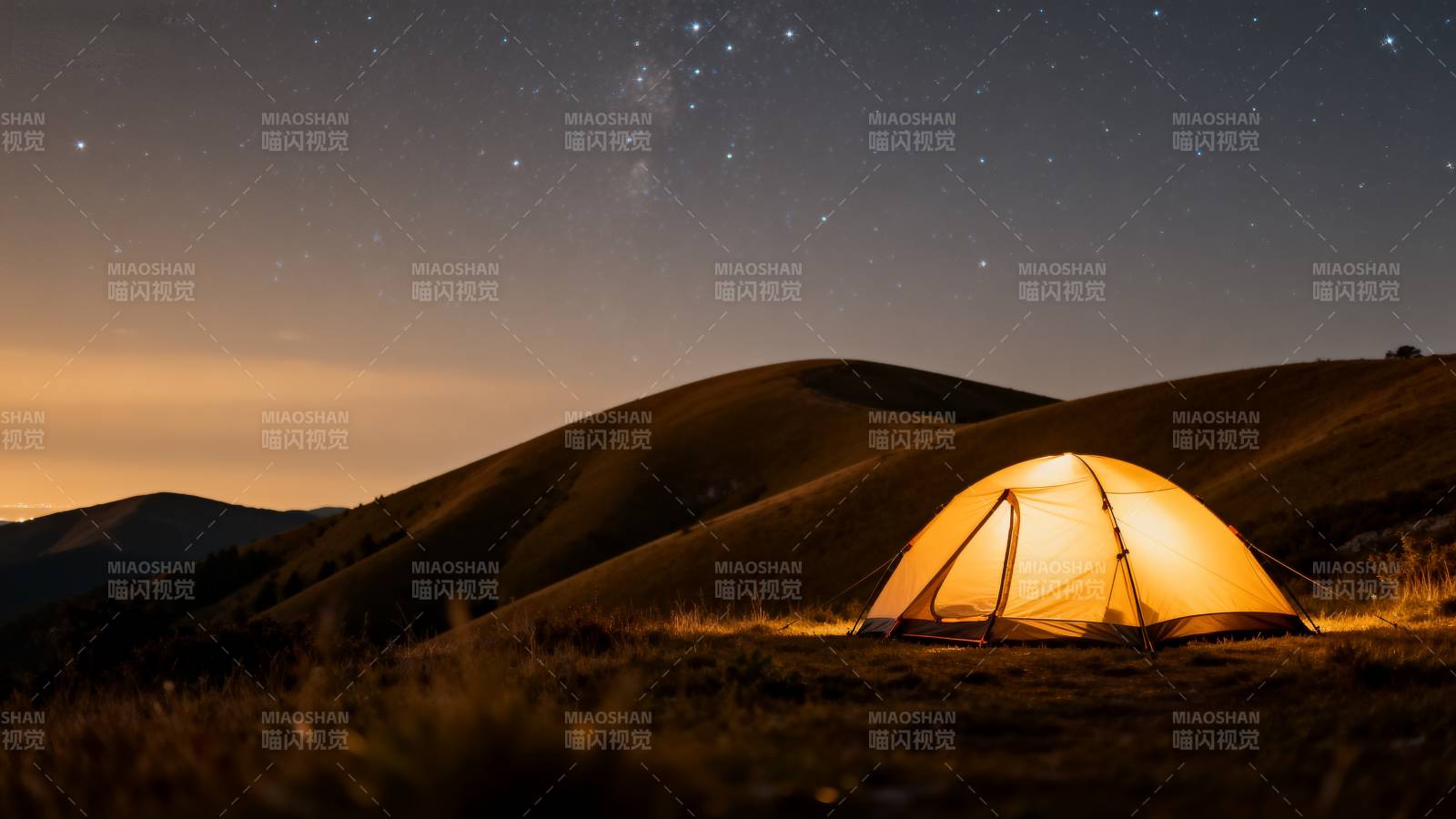 星空下的温暖帐篷图片