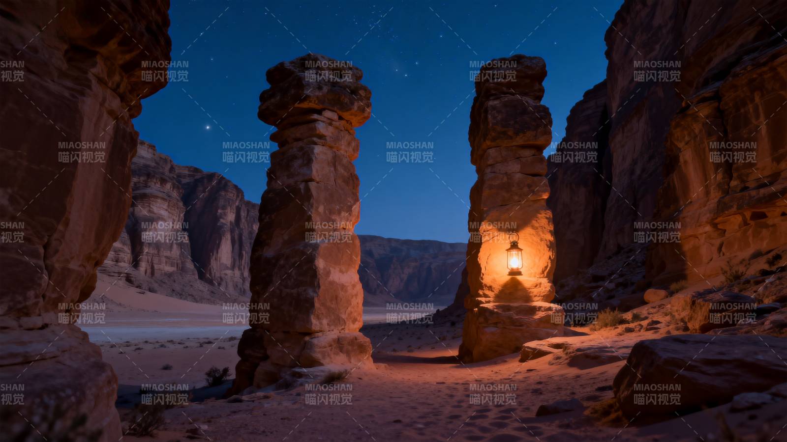 夜幕下的岩柱奇景图片