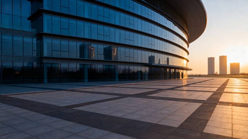 现代建筑晨曦光影图片