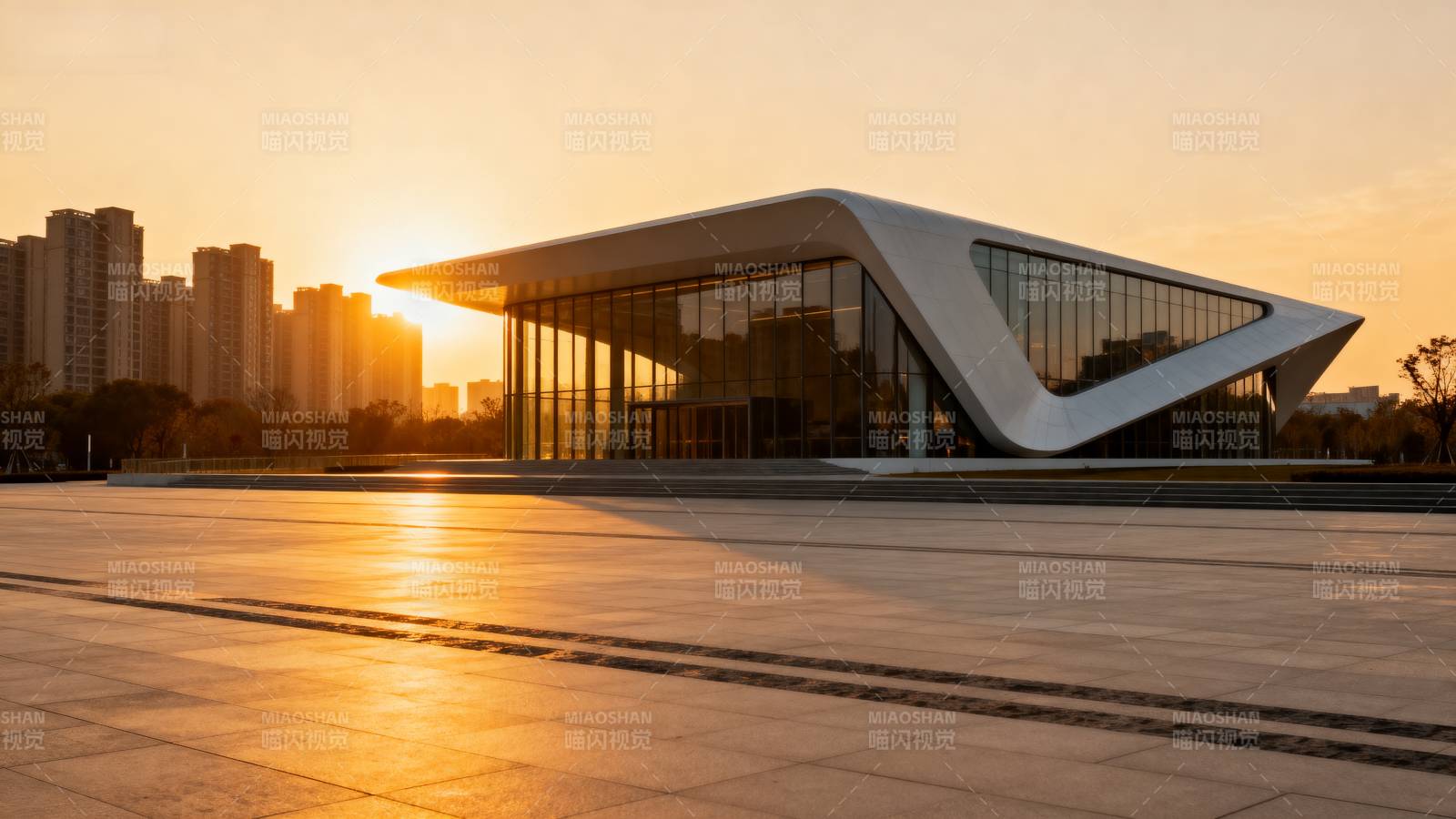 夕阳下的现代建筑图片