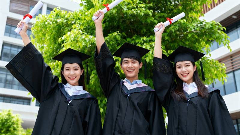 毕业欢庆时刻图片