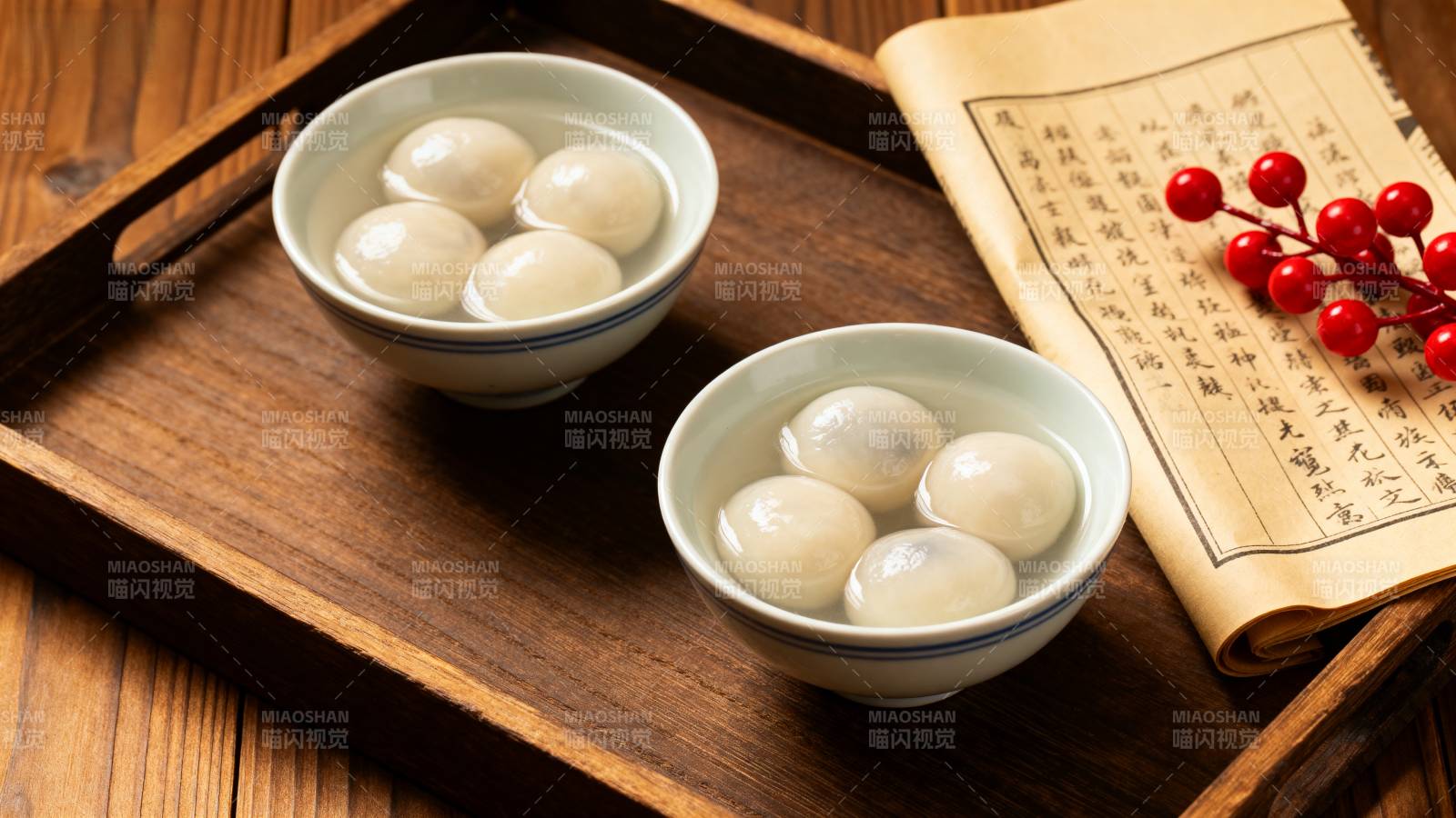 汤圆与古卷静物图片