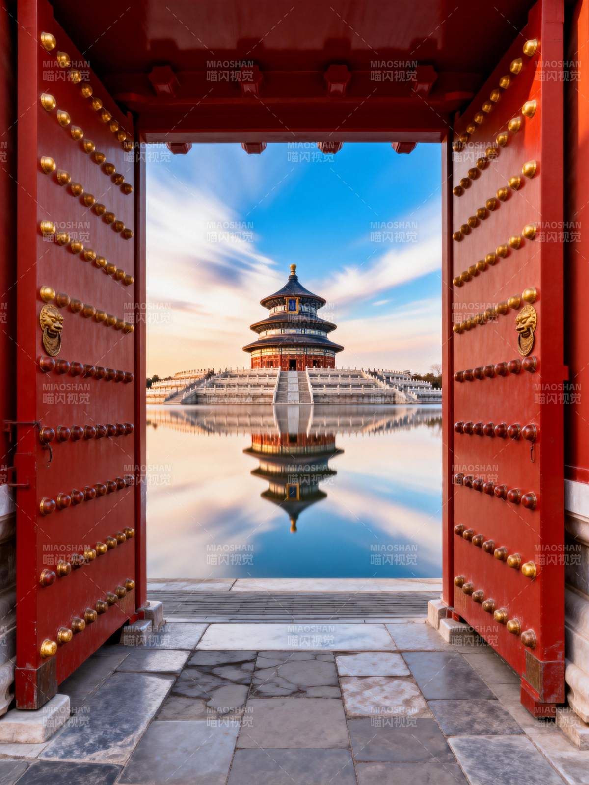 天坛倒影门中景图片