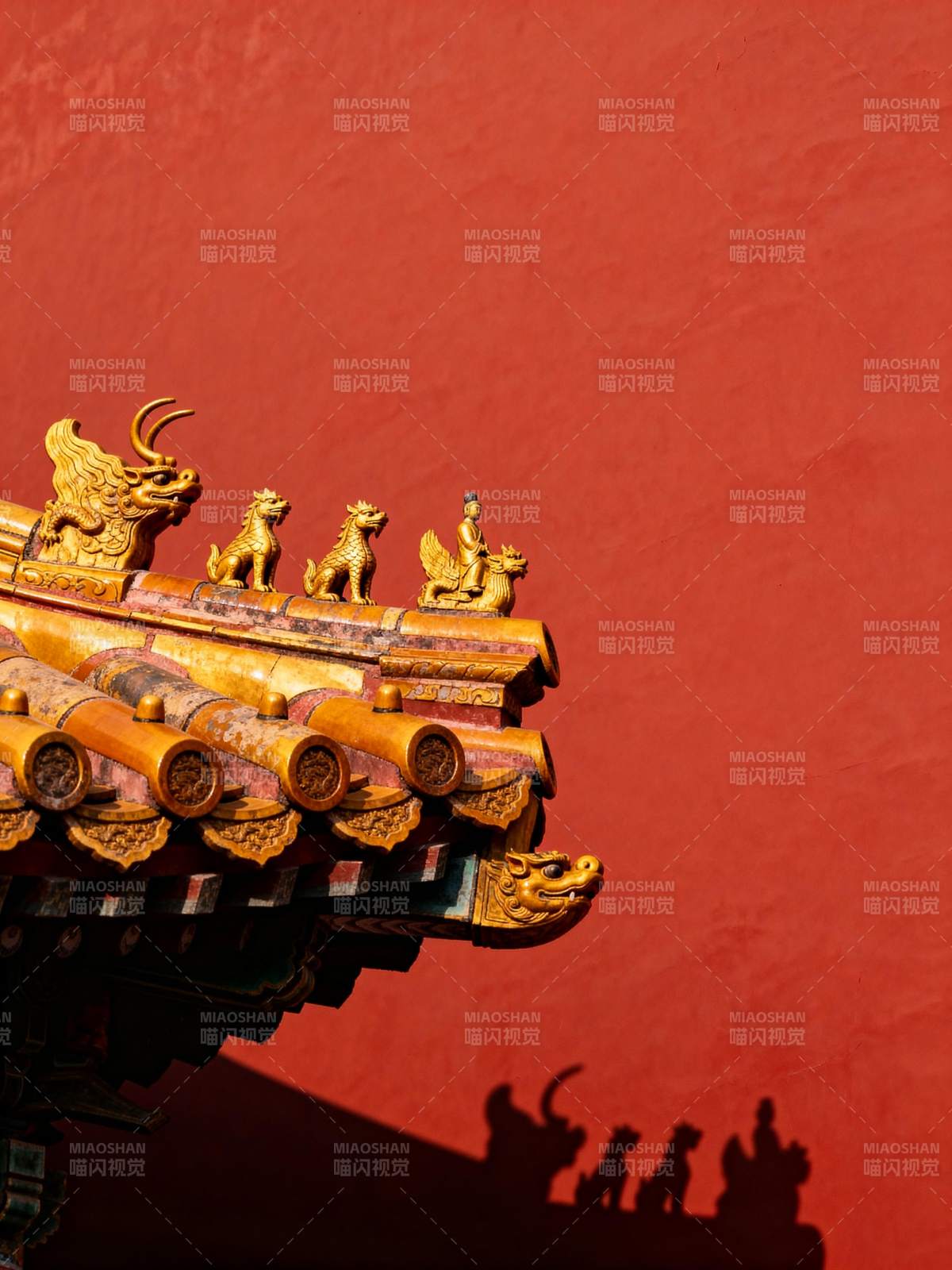 红墙金瓦映古韵图片