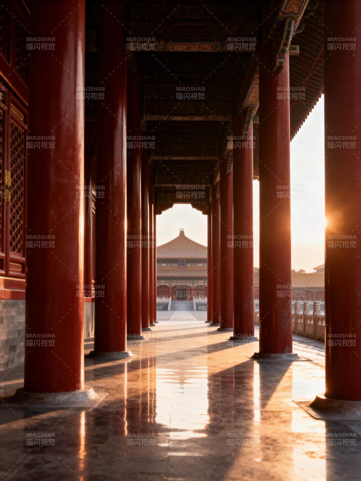 故宫长廊晨光图片