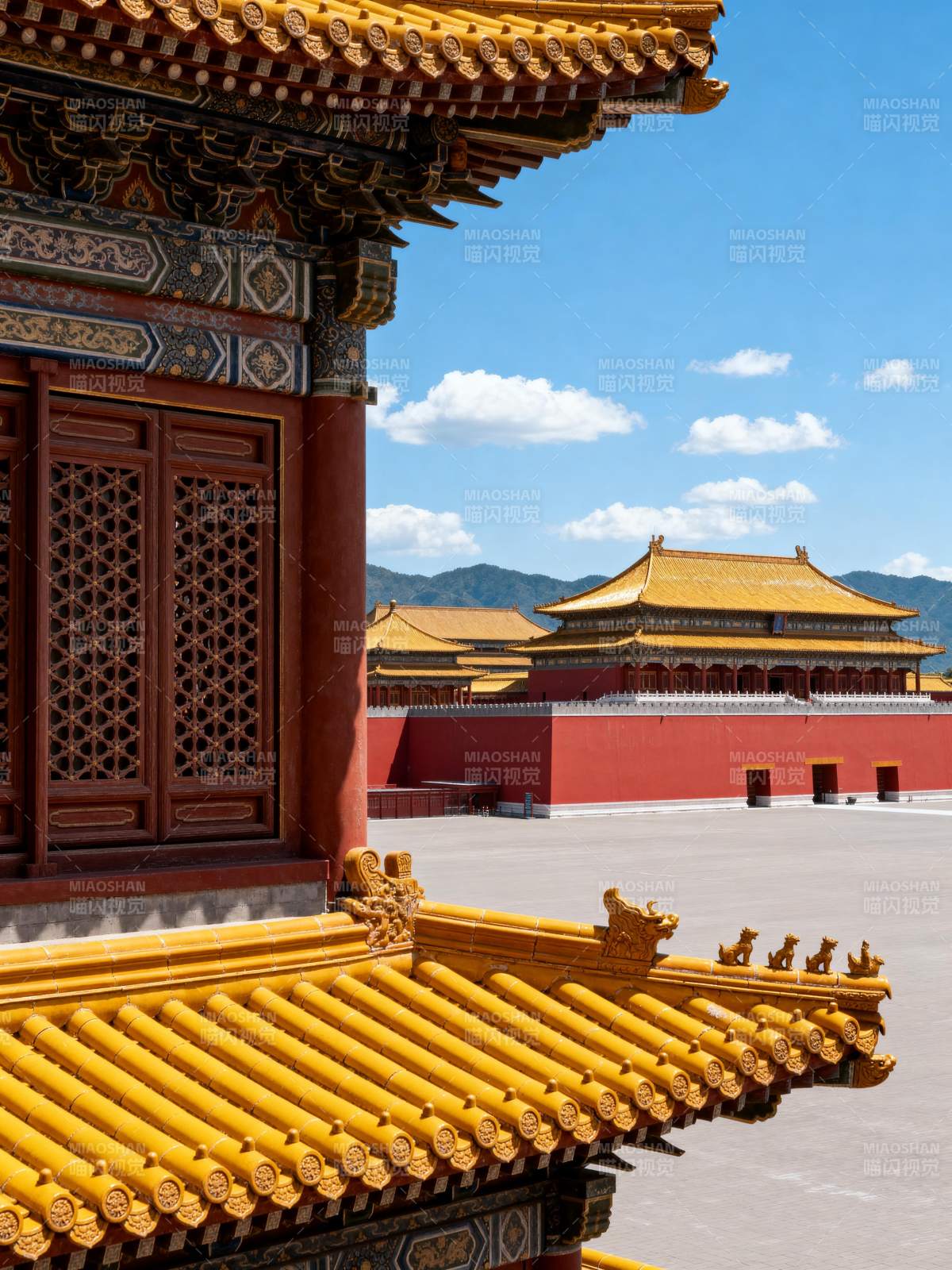 故宫金顶映蓝天图片