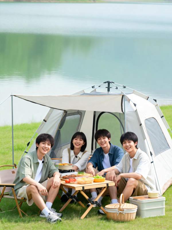 湖畔野餐乐融融图片