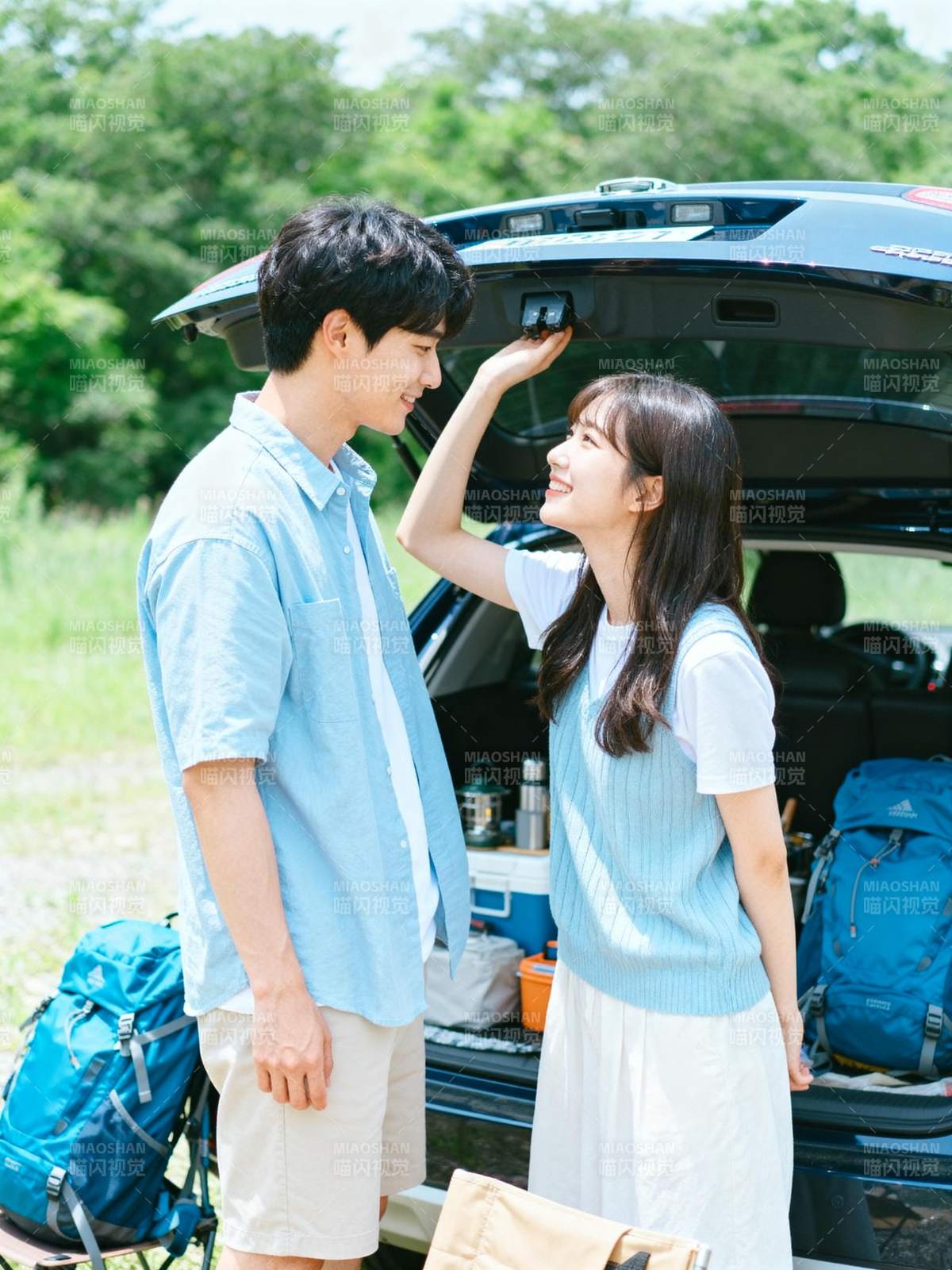 情侣郊游野餐时光图片